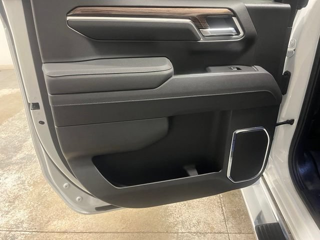 Used 2026 Summit White Chevrolet LT image 25