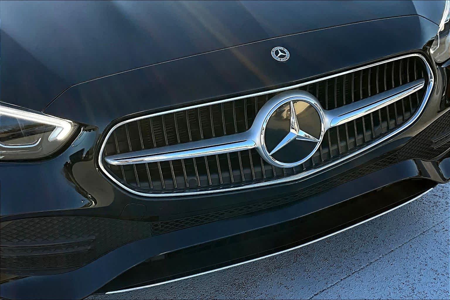Used 2022 Obsidian Black Metallic Mercedes-Benz C 300 image 29