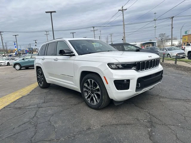 Used 2023 White Jeep Overland image 11