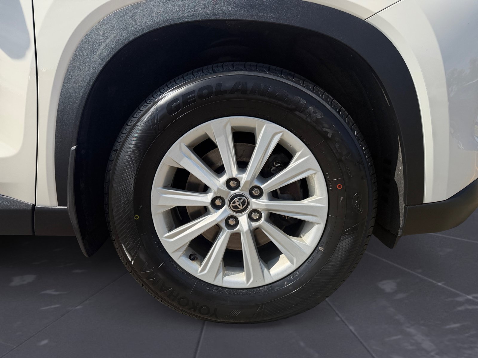 Used 2024 Cream Toyota XLE image 44