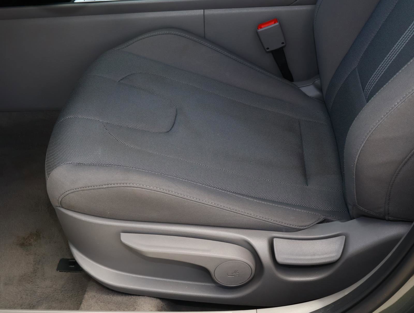 Used 2026 Amazon Gray Hyundai SE image 12