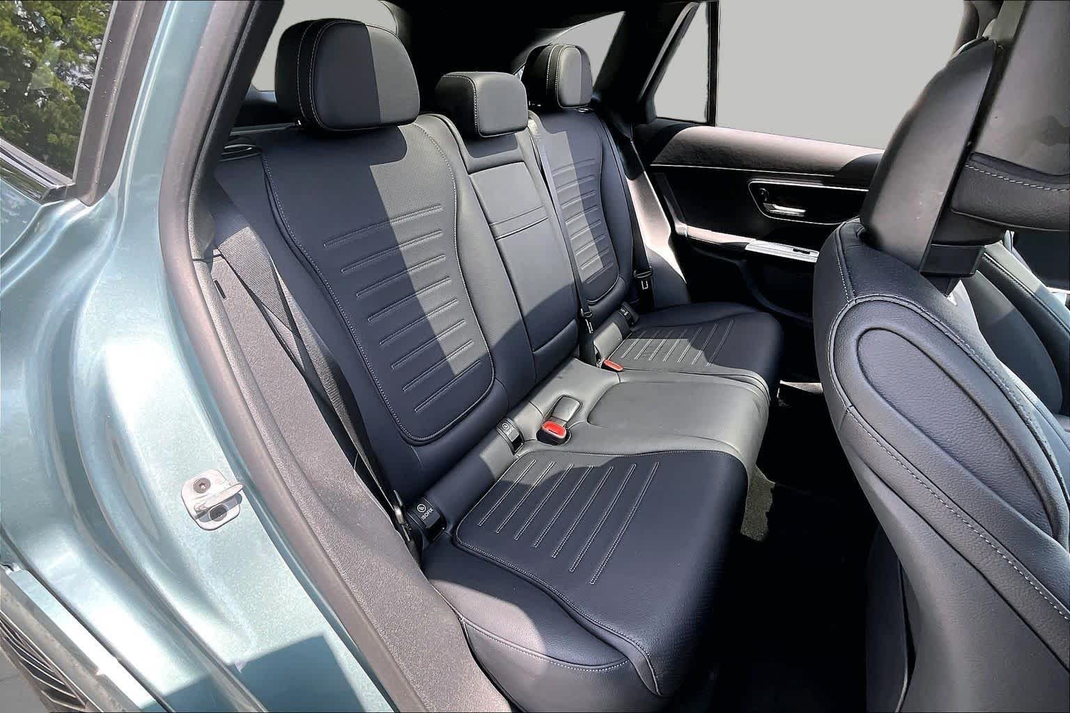 Used 2026 Verde Silver Metallic Mercedes-Benz GLC 300 image 19