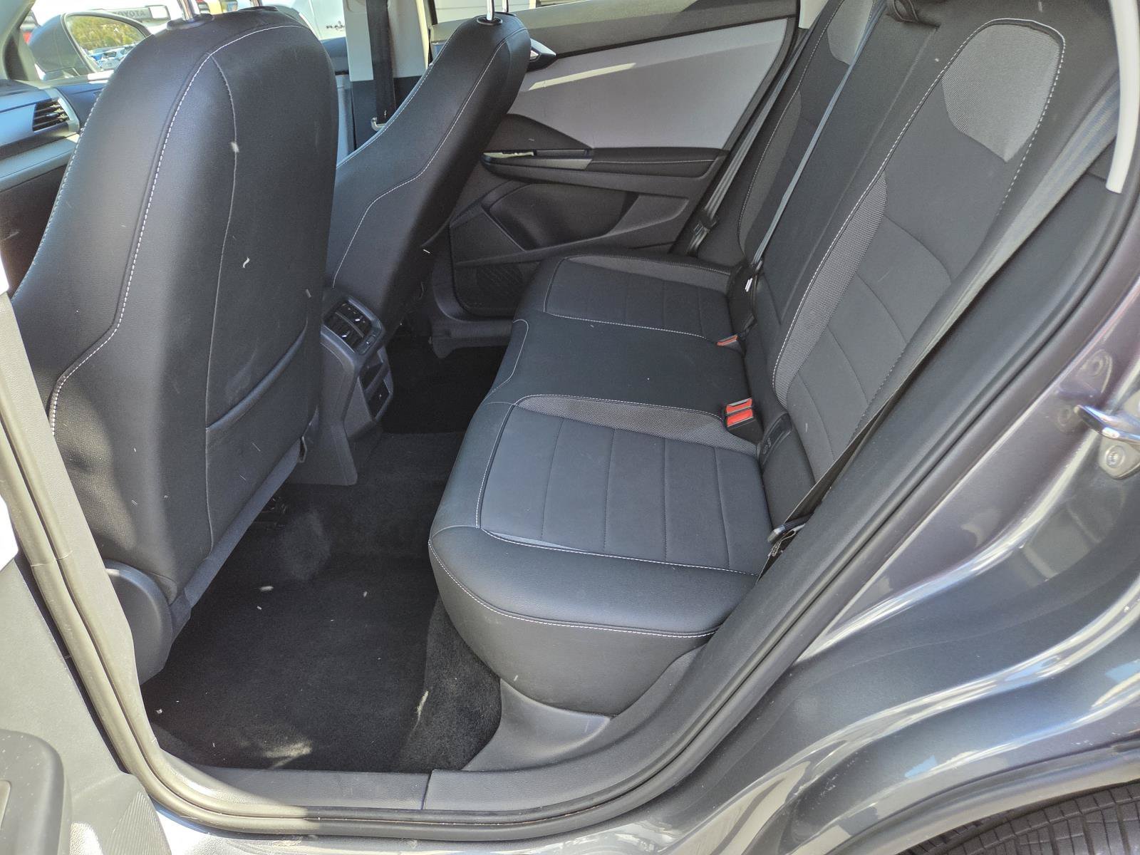 Used 2024  Volkswagen SE image 13