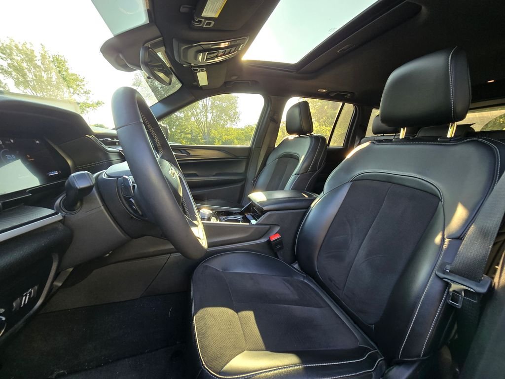 Used 2023 Red Jeep Altitude X image 14