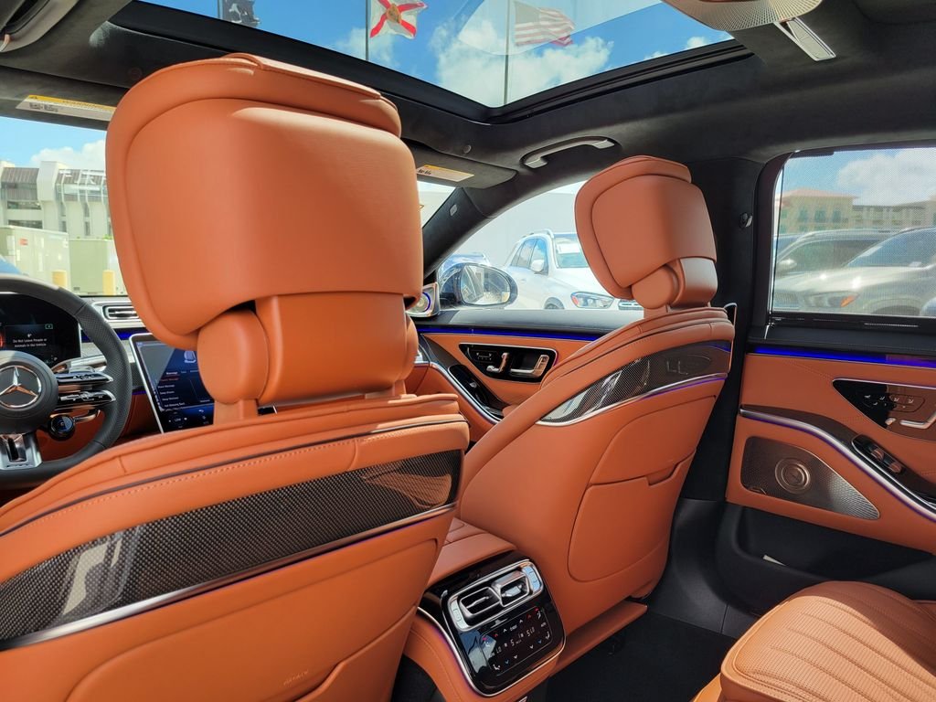 New 2026 MANUFAKTUR Moonlight White Magno Mercedes-Benz AMG® S 63 E 4MATIC® Sedan image 13