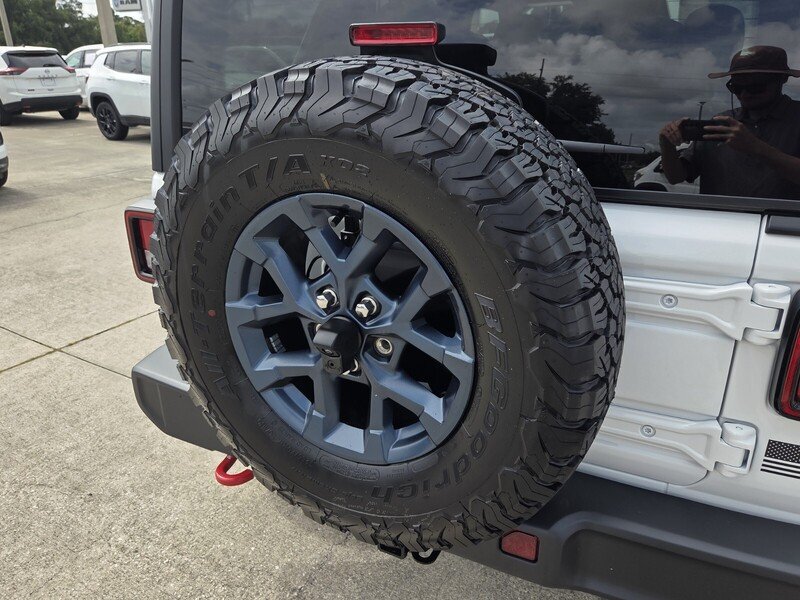 New 2026 Bright White Clearcoat Jeep WILLYS 4 DOOR 4X4 image 14