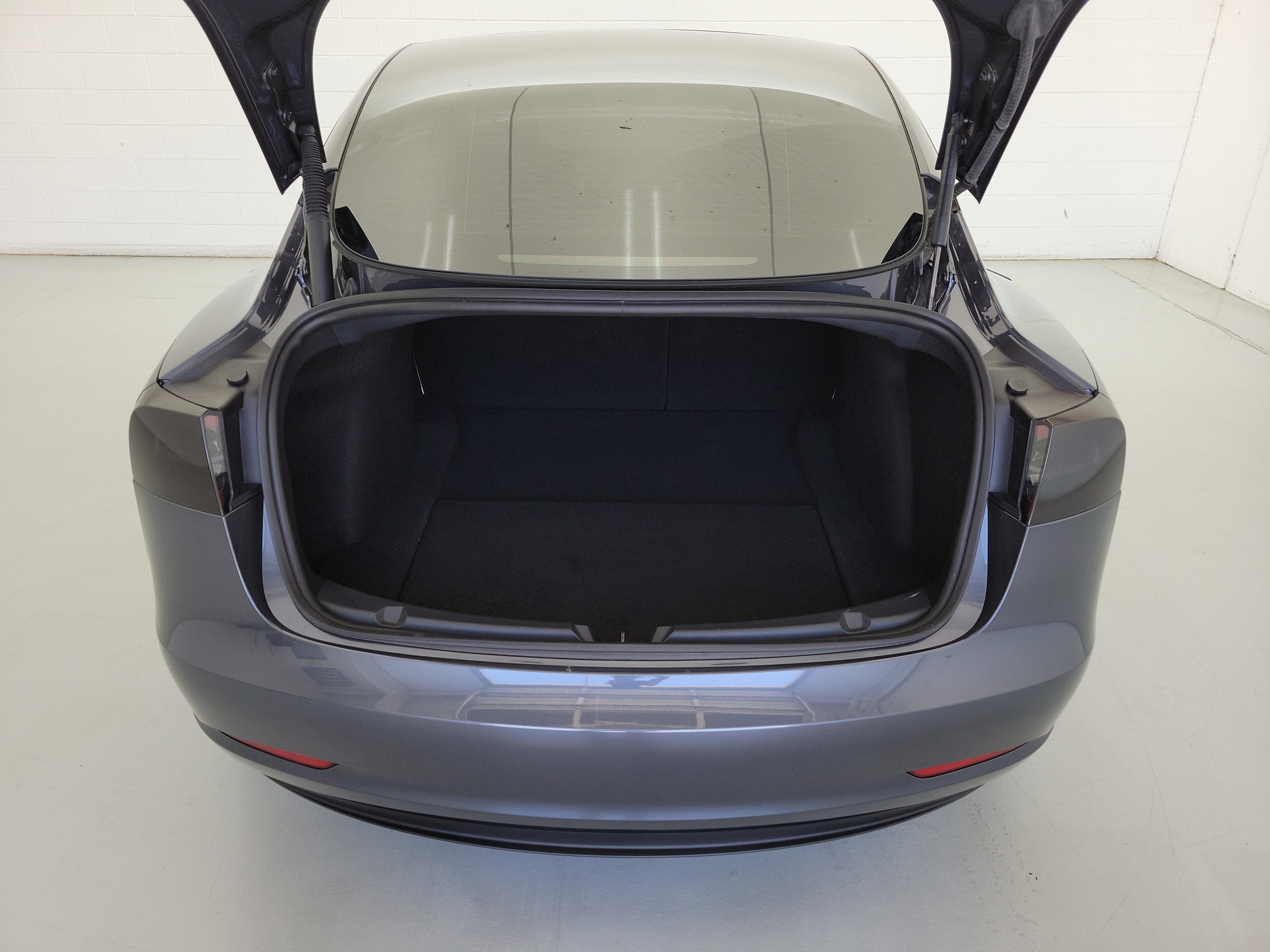 Used 2023  Tesla Performance image 10