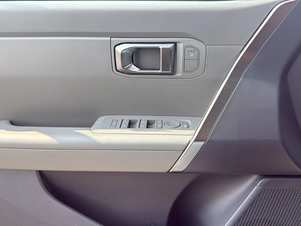 New 2027 White Kia S image 34