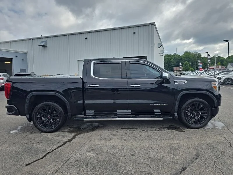 Used 2021 Black GMC Denali image 9