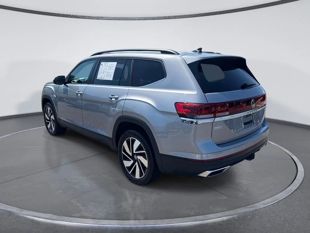 Used 2025  Volkswagen 2.0T SE w/Technology image 5