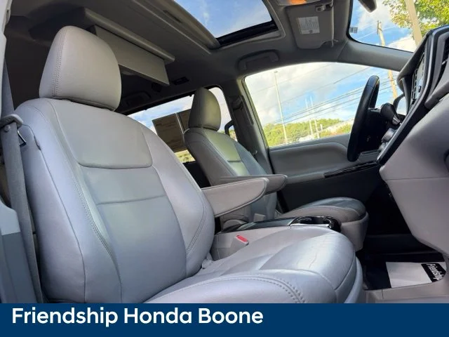 Used 2018 Gray Toyota XLE Premium image 55