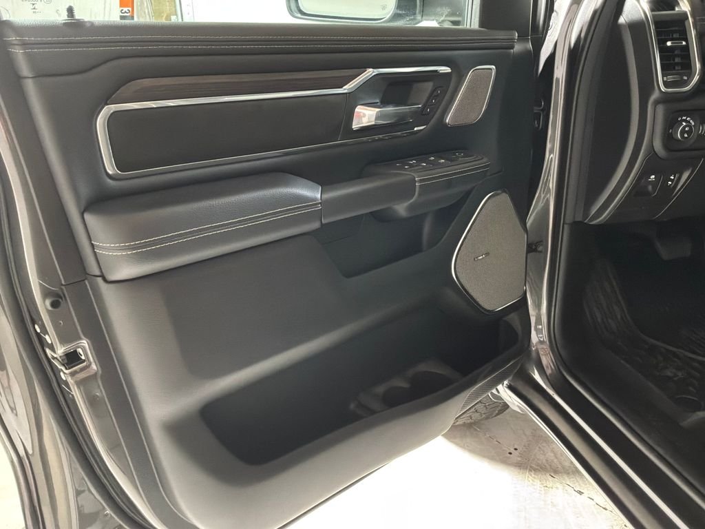 New 2026 Granite Crystal Metallic Clear-Coat Exterior Paint RAM Laramie image 10