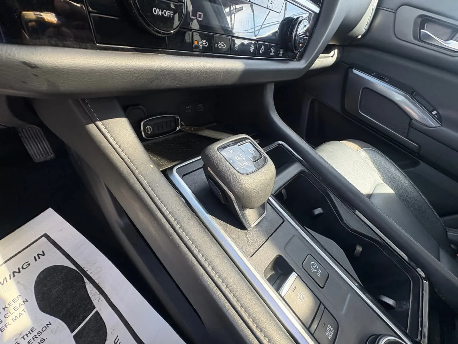 Used 2023 Pearl White Tricoat Nissan SL image 19