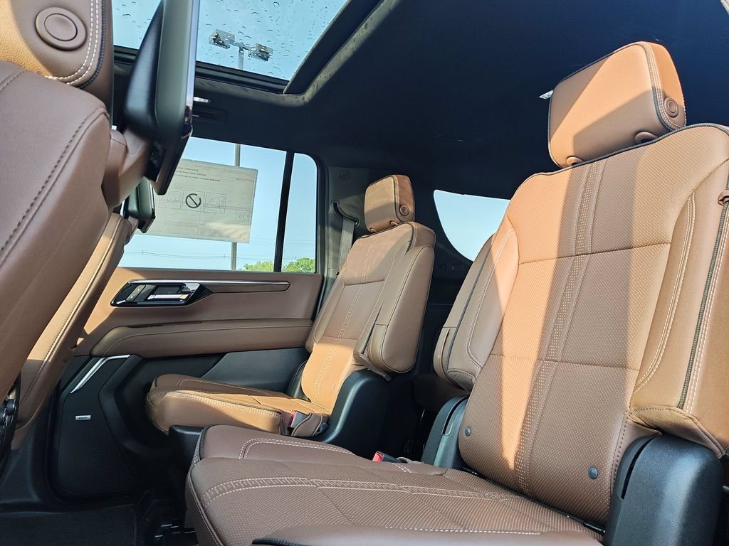 2026 Chevrolet Suburban High Country - Photo 14