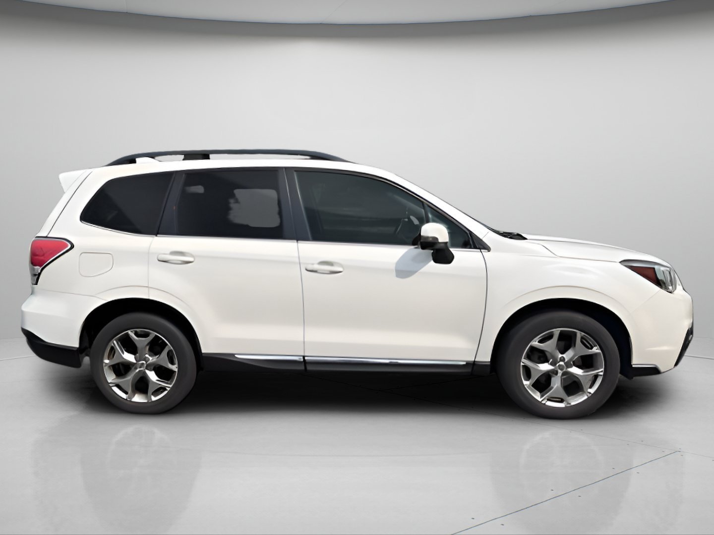 Used 2018 Crystal White Pearl Subaru Touring image 4