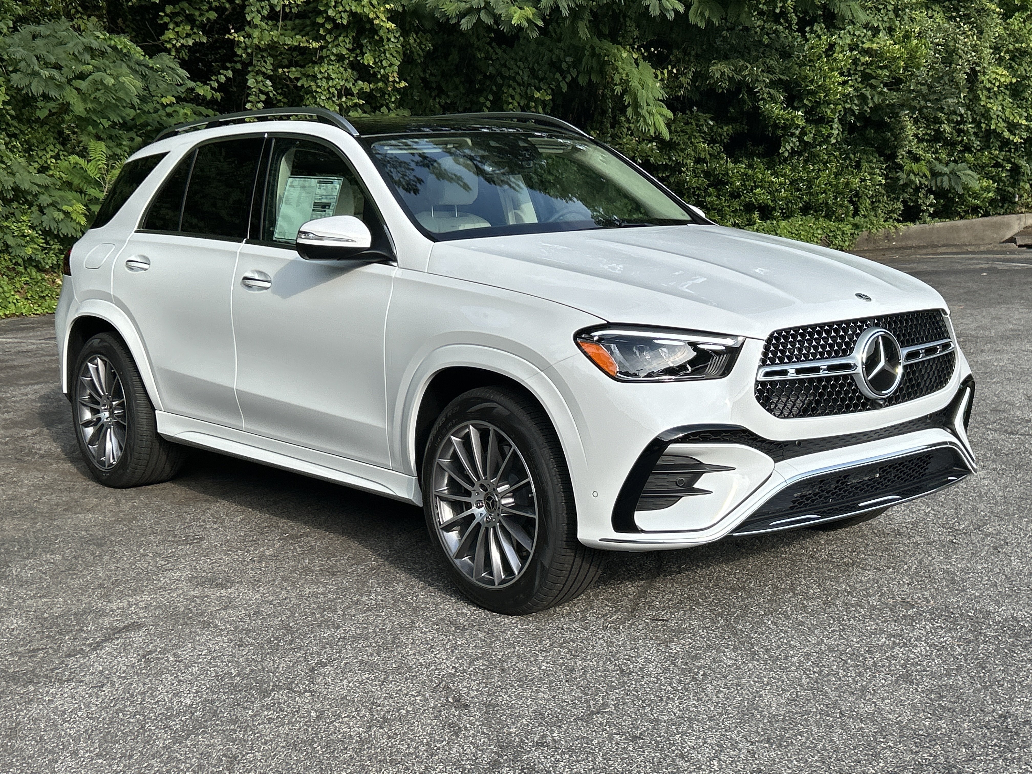 New 2026 MANUFAKTUR Moonlight White Metallic Mercedes-Benz GLE 350 4MATIC® SUV image 4