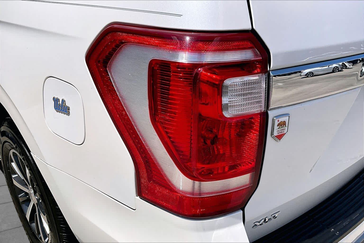 Used 2018 White Platinum Metallic Tri-Coat Ford XLT image 29