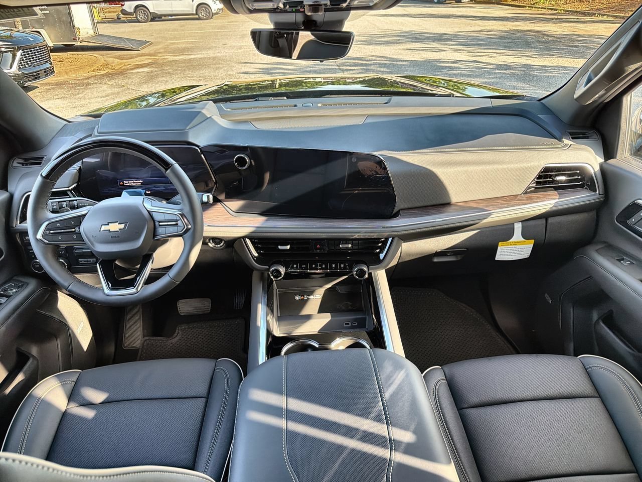 2026 Chevrolet Suburban Premier - Photo 17
