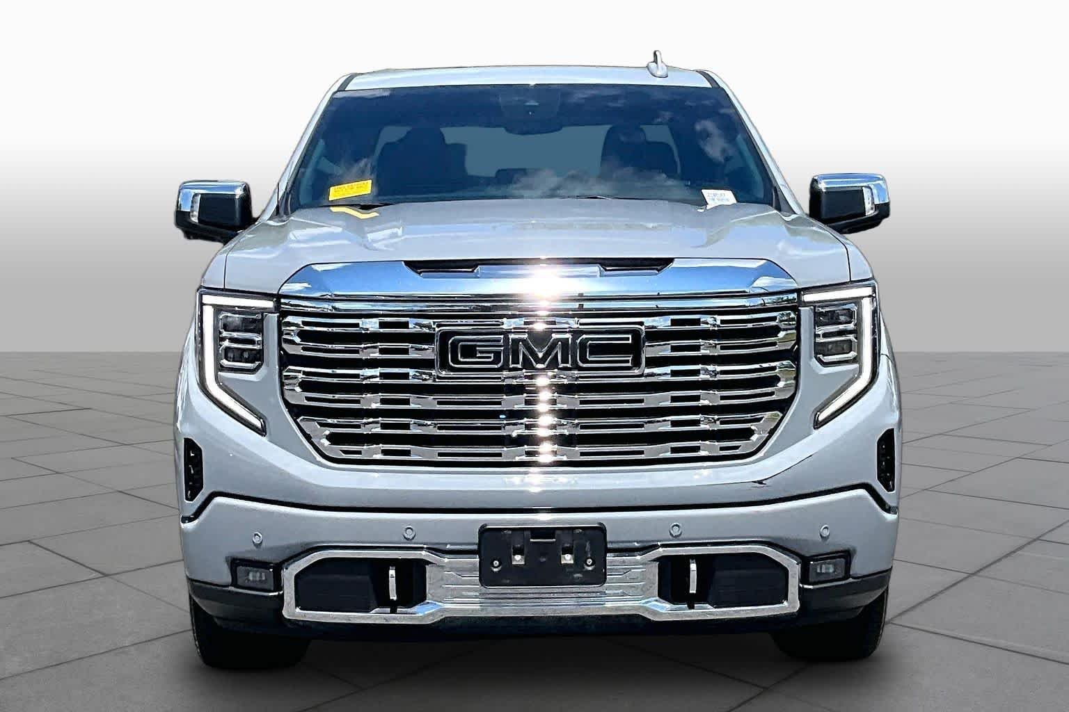 Used 2025 Thunderstorm Gray GMC Denali image 4