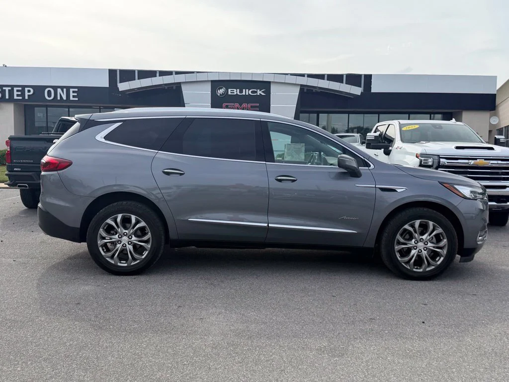 Used 2018 Gray Buick Avenir image 7