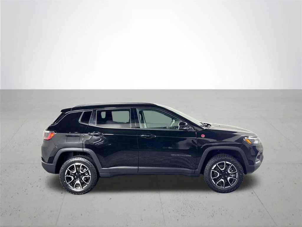 Used 2024 Black Jeep Trailhawk image 5
