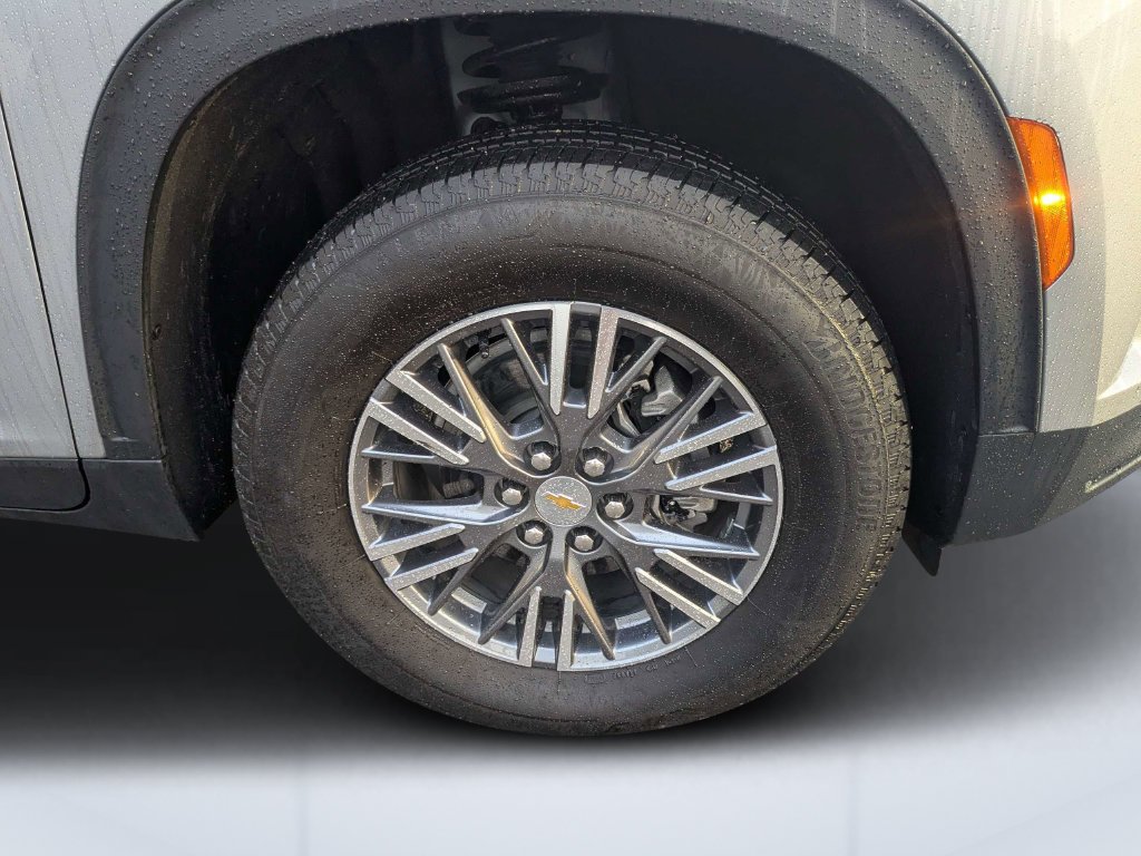 Used 2025 Gray Chevrolet LT image 14