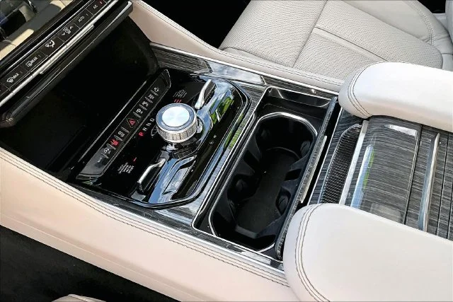 Certified Used 2022 Metallic Jeep Series III image 18
