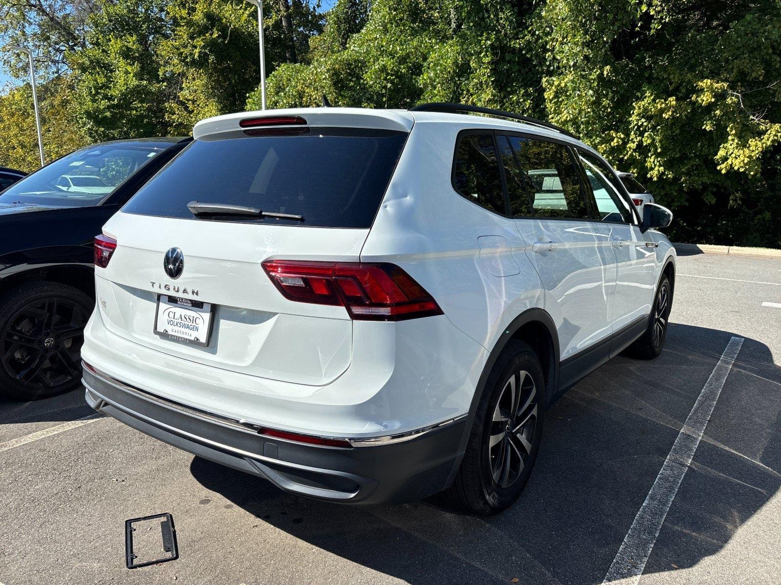Used 2023 PURE WHITE VOLKSWAGEN S image 5
