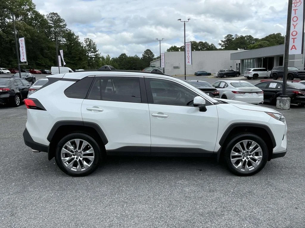 Used 2025 Wind Chill Pearl Toyota XLE Premium image 2