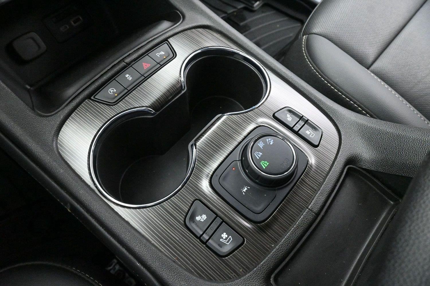 Used 2022 SUMMIT WHITE GMC SLT image 29