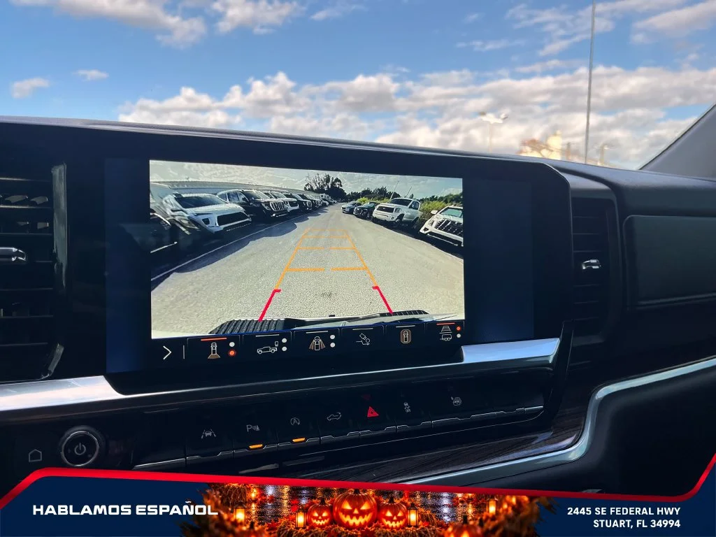 Used 2025 Summit White Chevrolet RST image 31