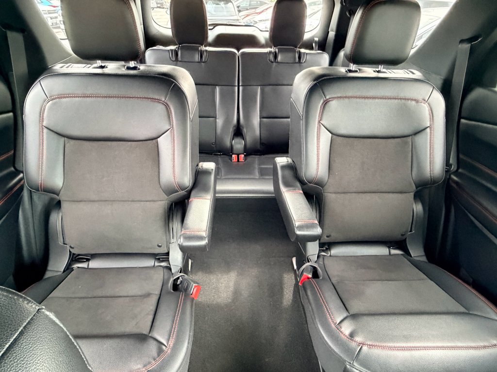 Used 2023 Star White Metallic Tri-Coat Ford ST-Line image 24