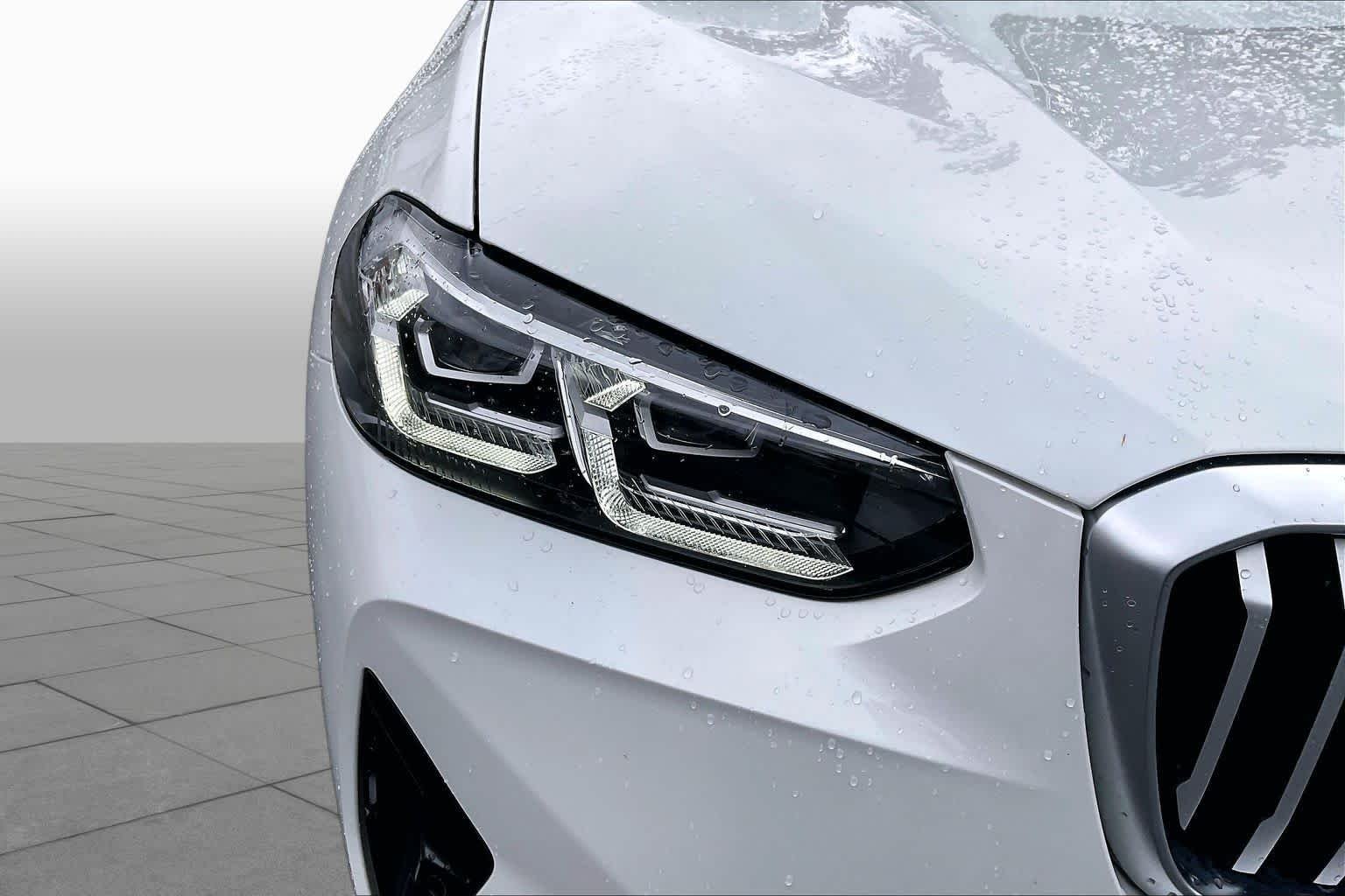 Used 2022 Mineral White Metallic BMW xDrive30i image 28