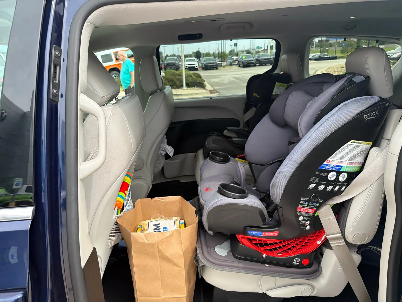 Used 2019 Jazz Blue Pearlcoat Chrysler Touring L image 10