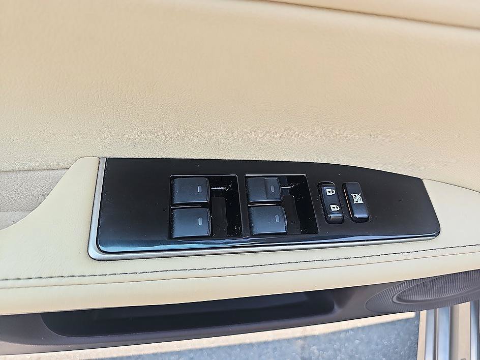 Used 2017 Atomic Silver Lexus ES 350 image 12