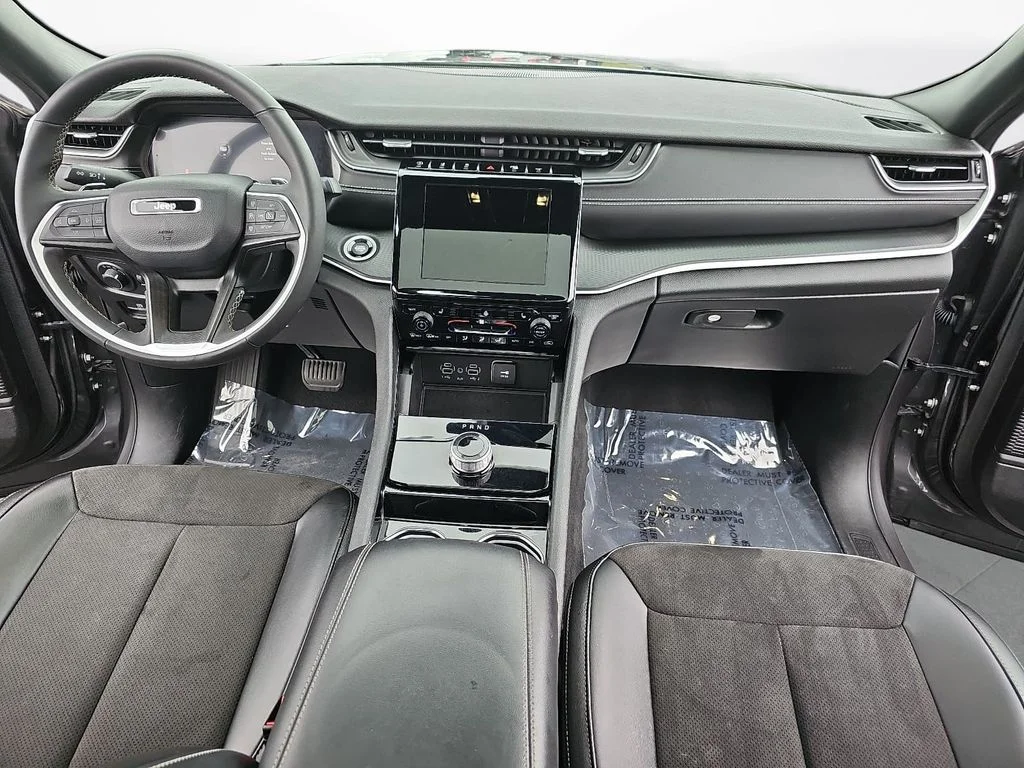 Used 2023 Gray Jeep Altitude image 9