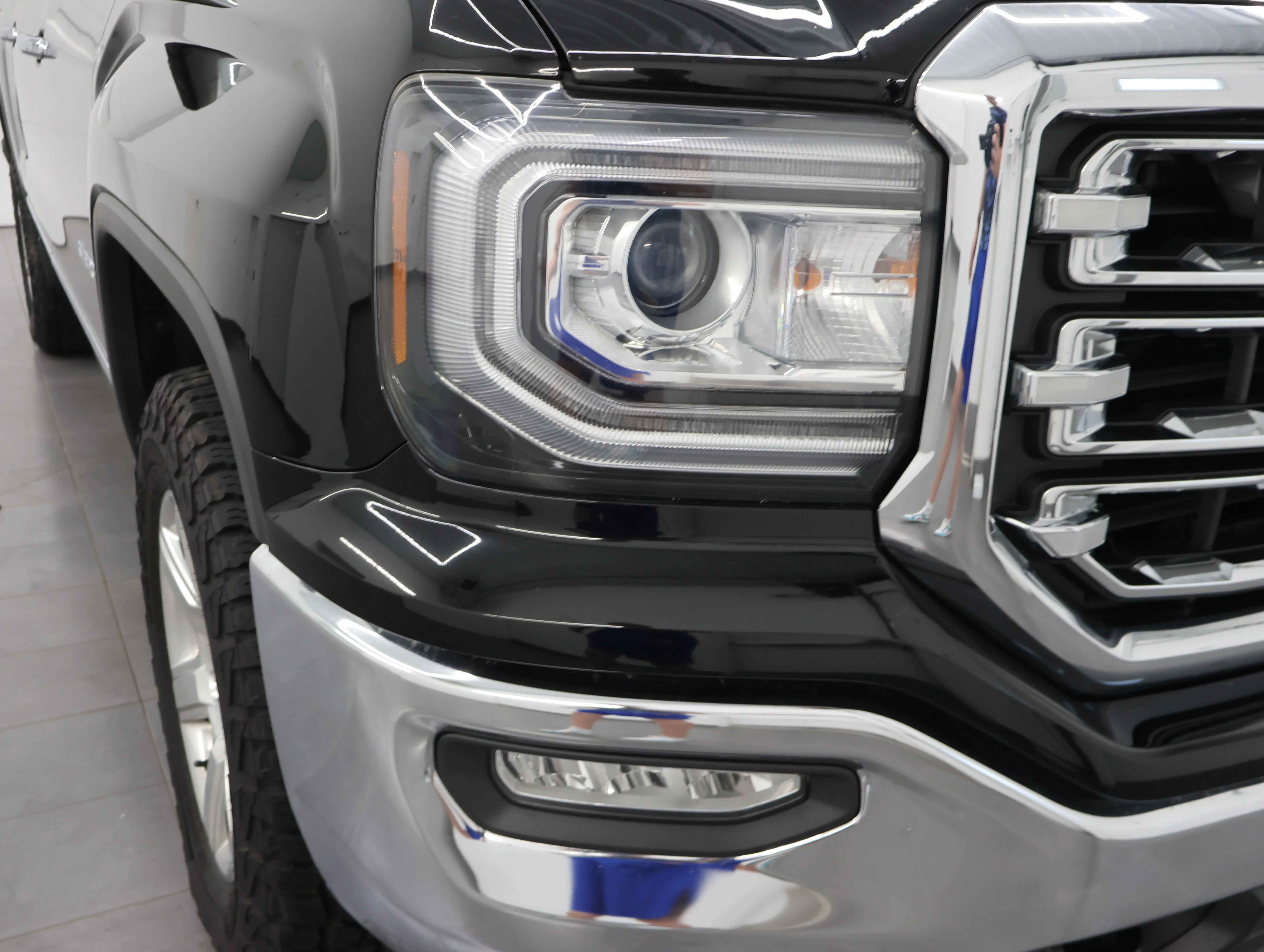 Used 2017 Onyx Black GMC SLT image 21