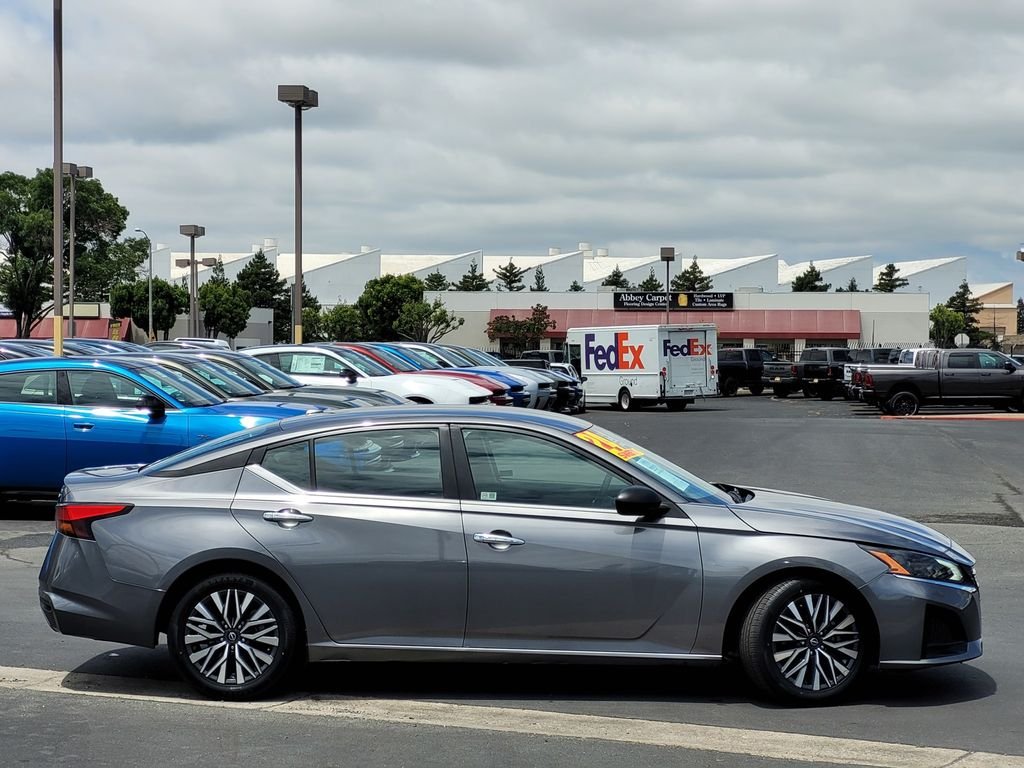 Used 2024 Gray Nissan 2.5 SV image 3