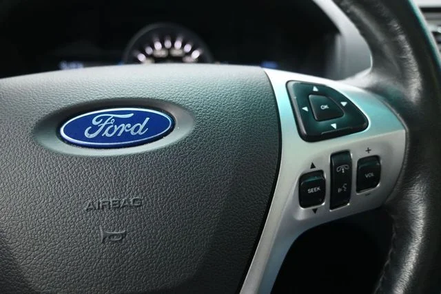 Used 2014 Black Ford Limited image 27