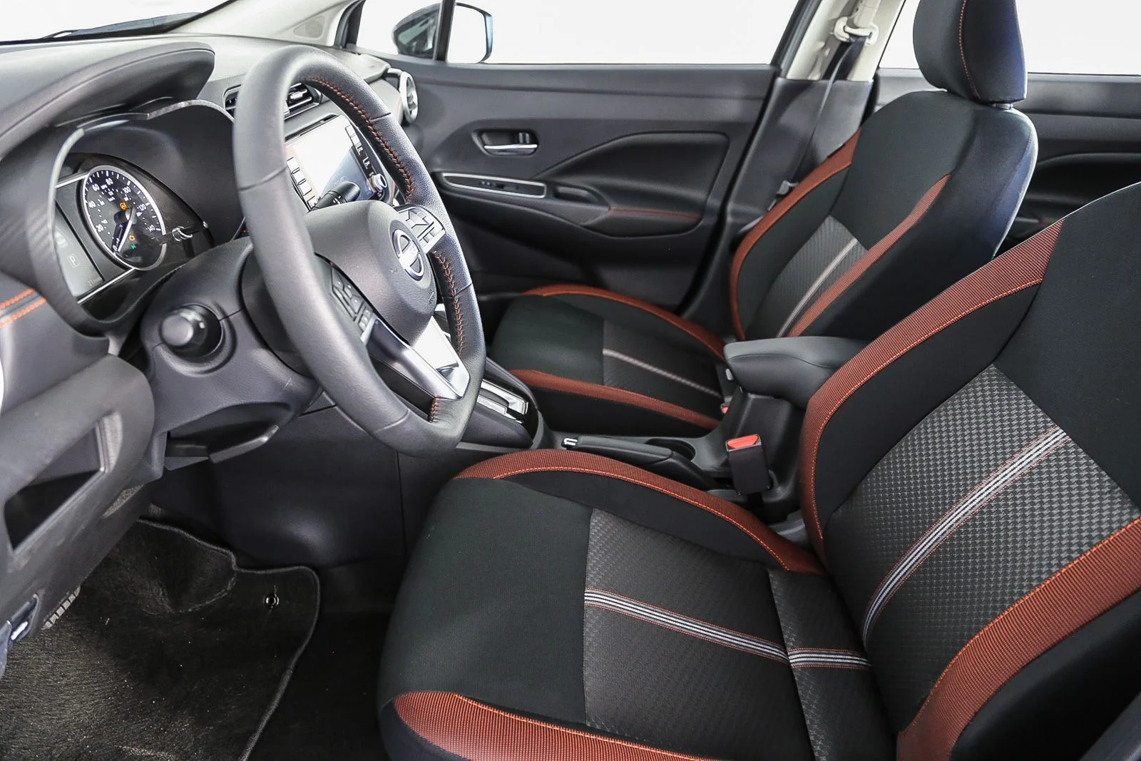 2025 Nissan Versa Sedan SR - Photo 19