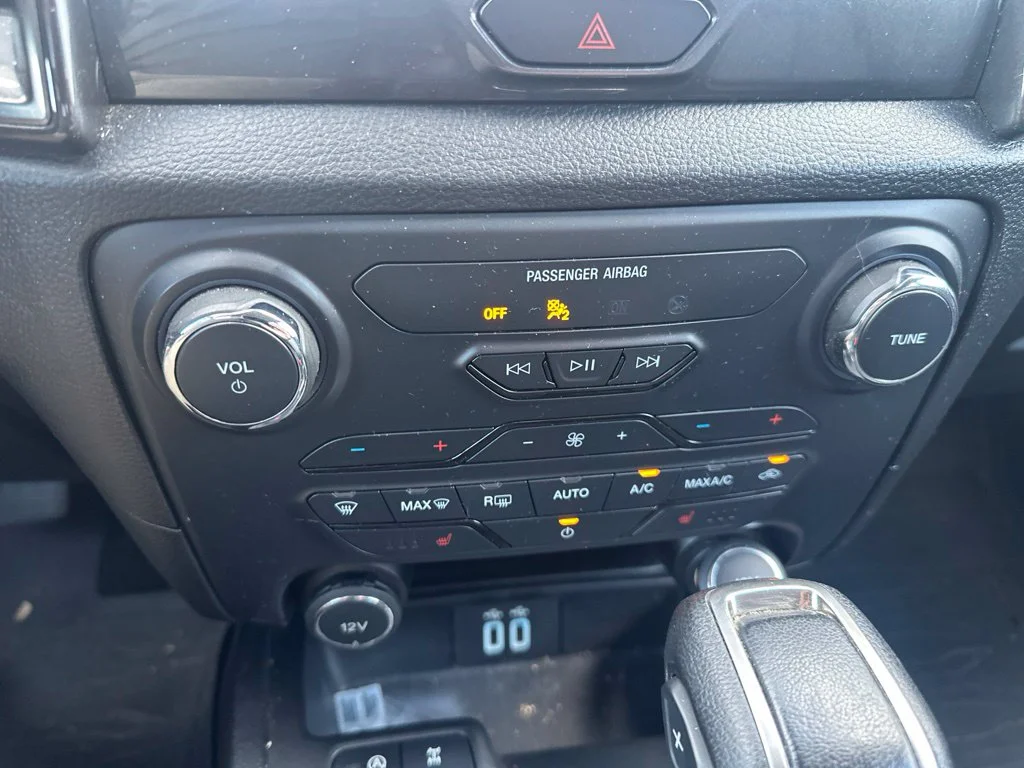 Used 2020 Silver Ford Lariat image 24