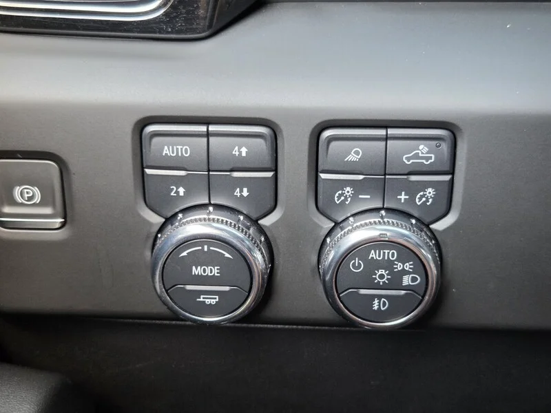 Used 2024 Onyx Black GMC 4WD CREW CAB 147" AT4 image 39