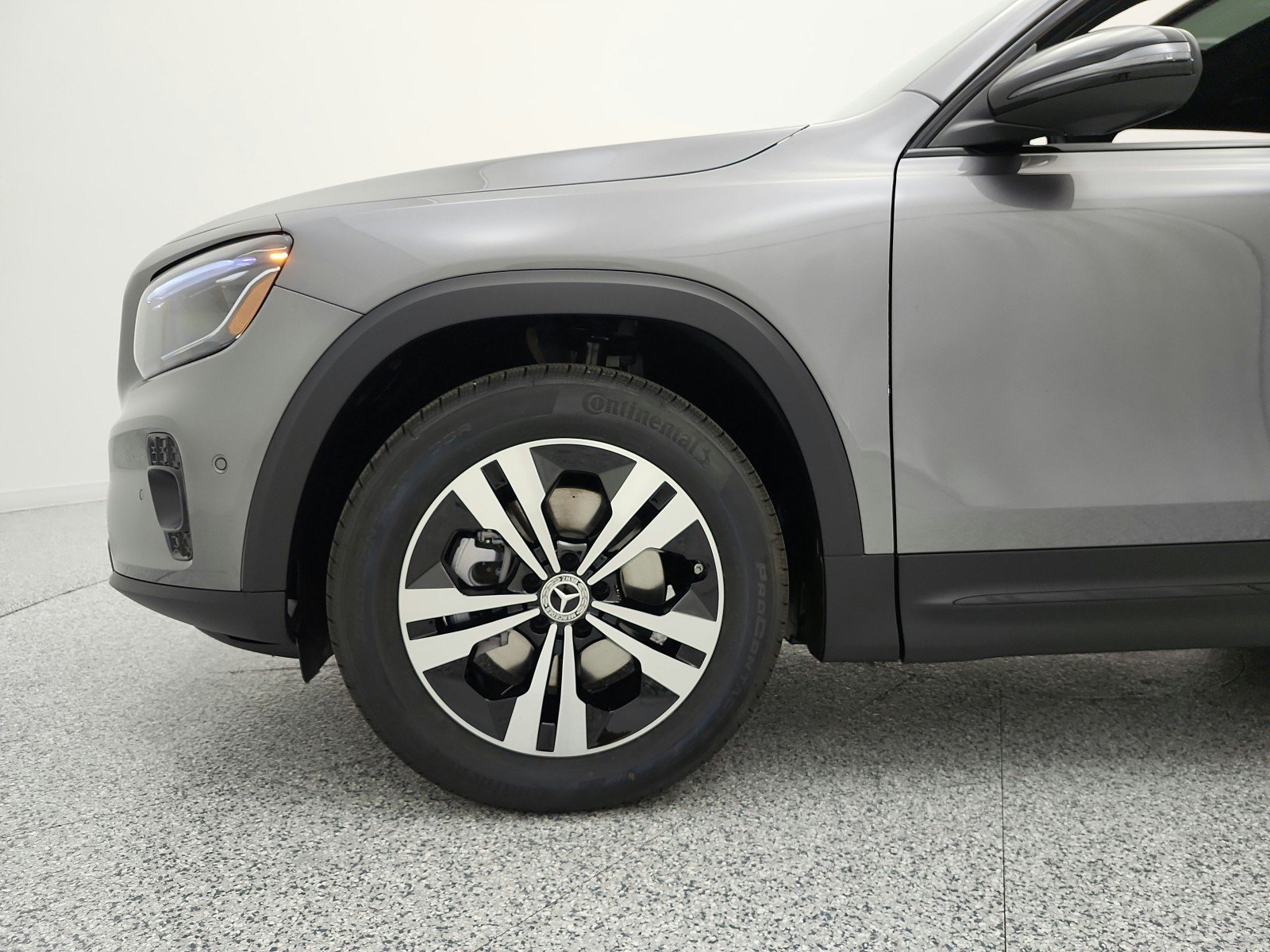 New 2026 Mountain Grey Metallic Mercedes-Benz GLB 250 SUV image 13
