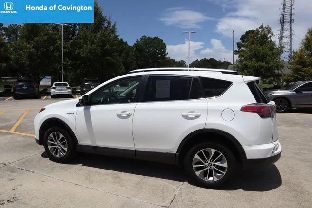 Used 2016 Super White Toyota XLE image 5