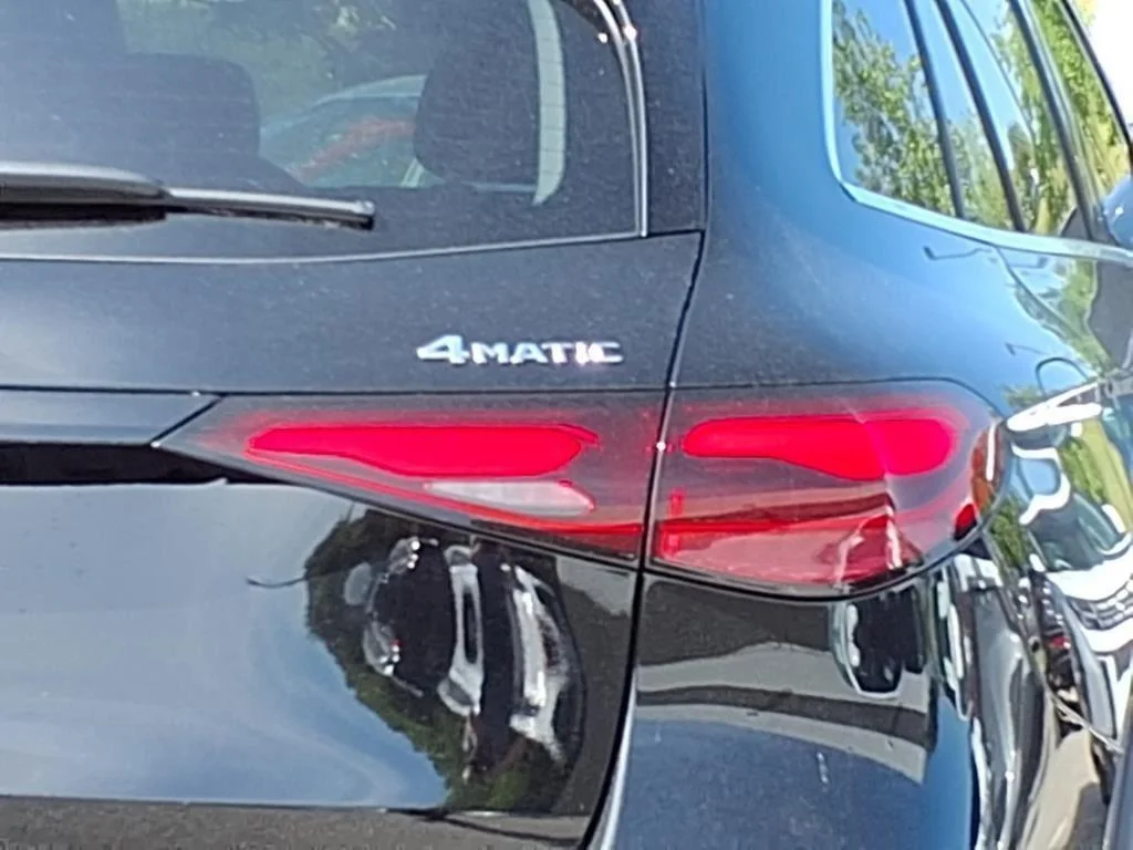 New 2025 Black Mercedes-Benz GLC 350 image 9