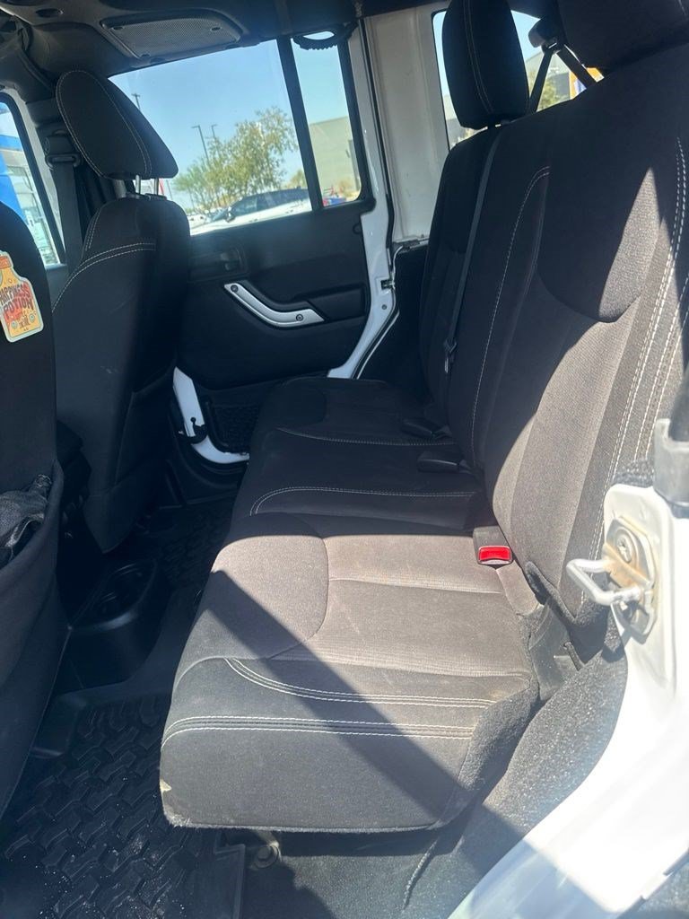 Used 2015 White Jeep Rubicon image 6