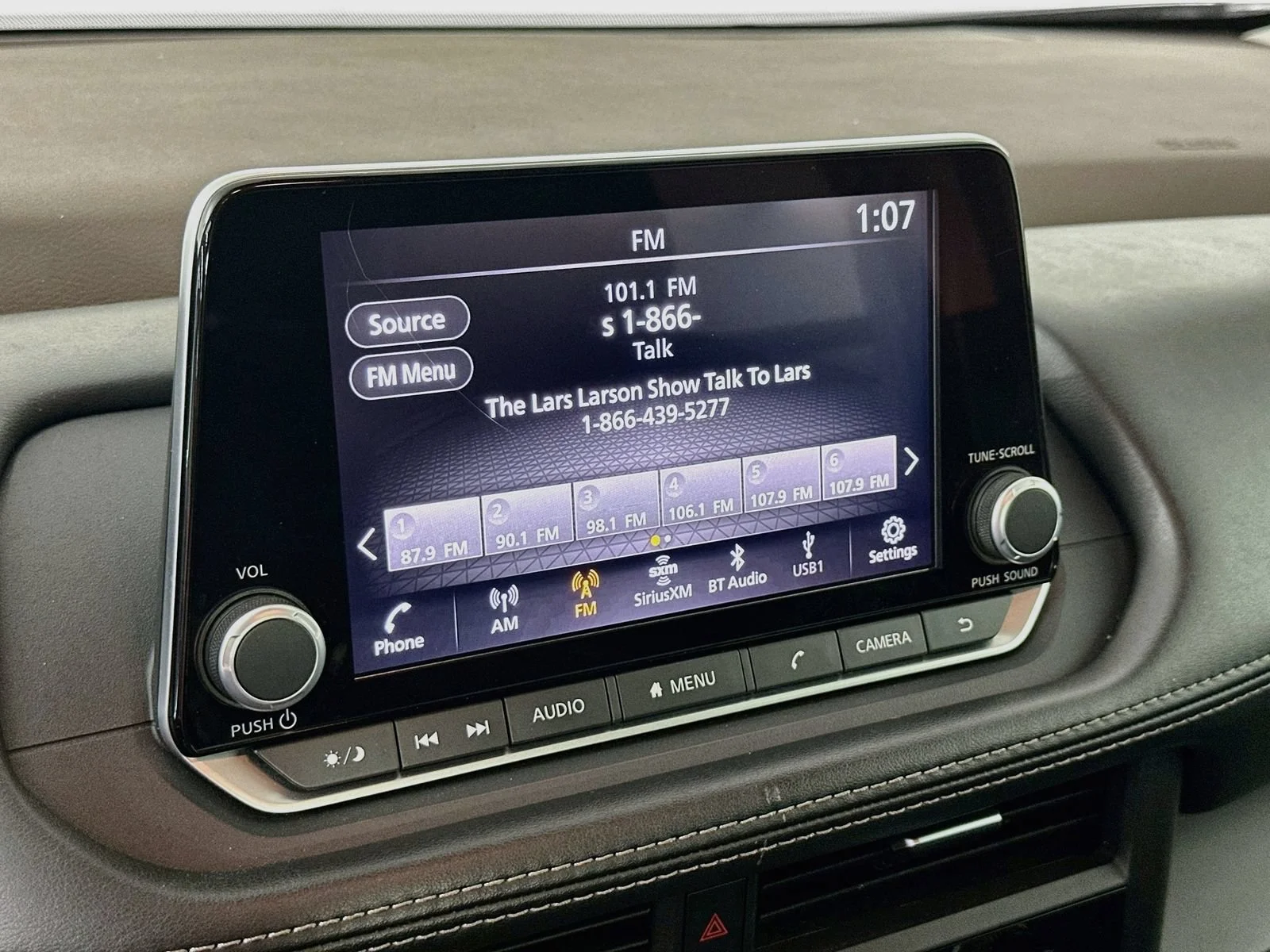 Used 2023 Gray Nissan S image 15