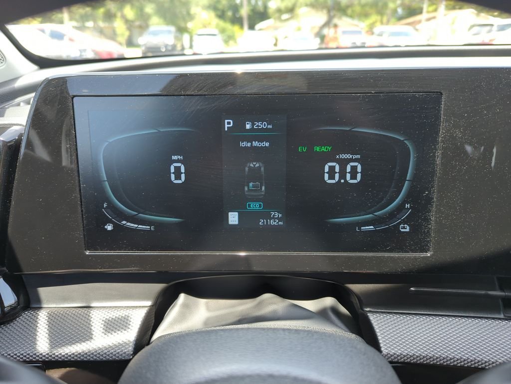 Used 2025 White Kia LX image 37