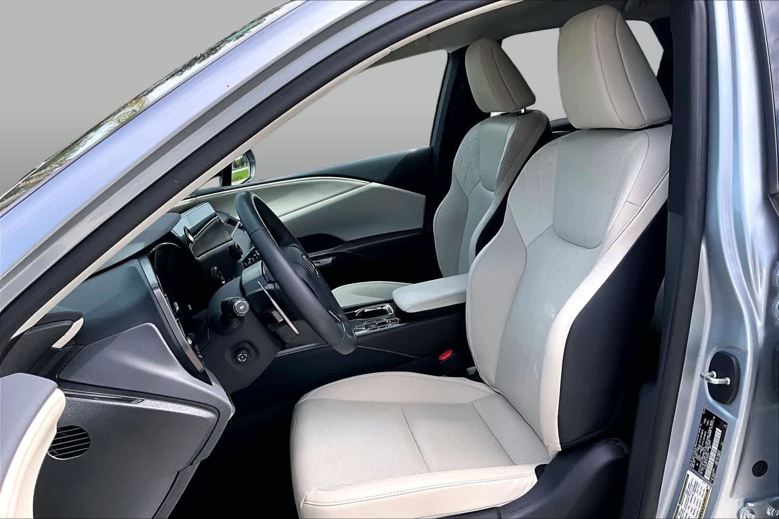 Used 2023 Iridium Lexus  image 8