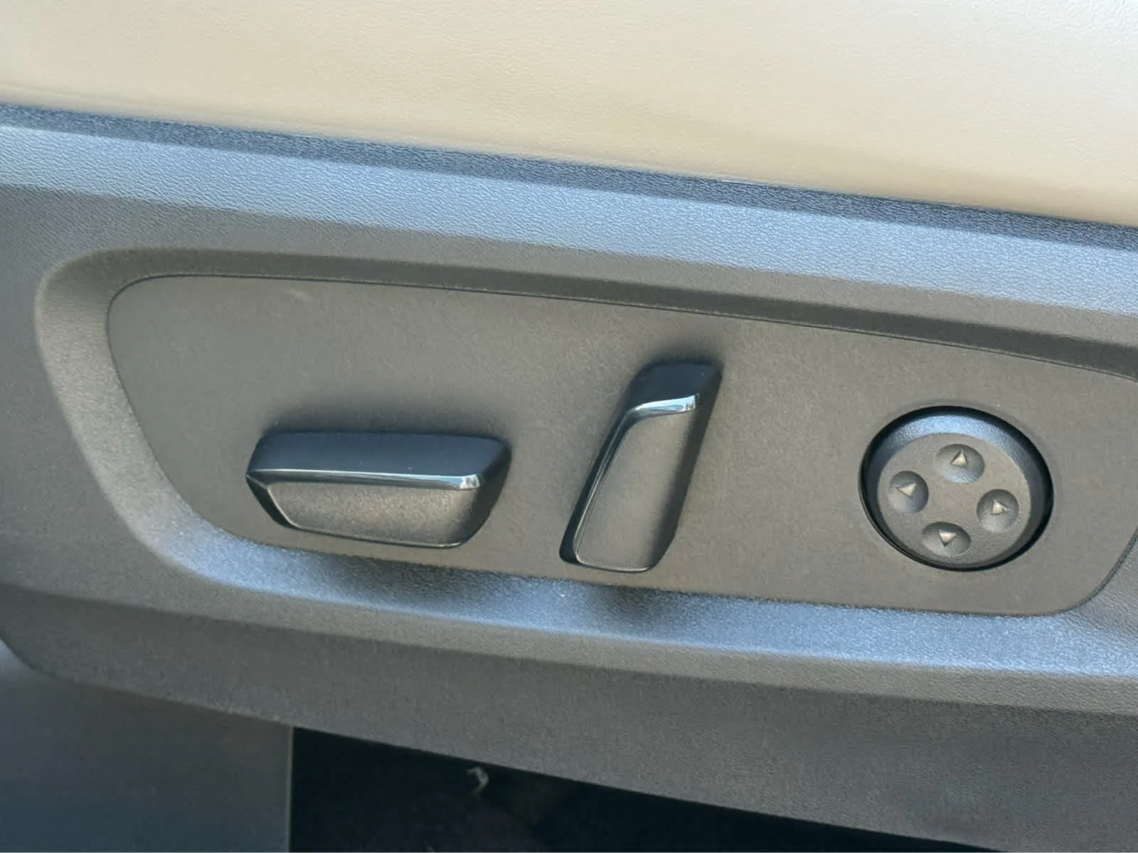 New 2027 2T RAD WHT INFINITI Autograph AWD image 16